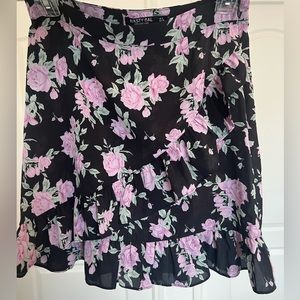 Nasty Gal Collection ruffled floral skirt | dusty rose on black | size 4